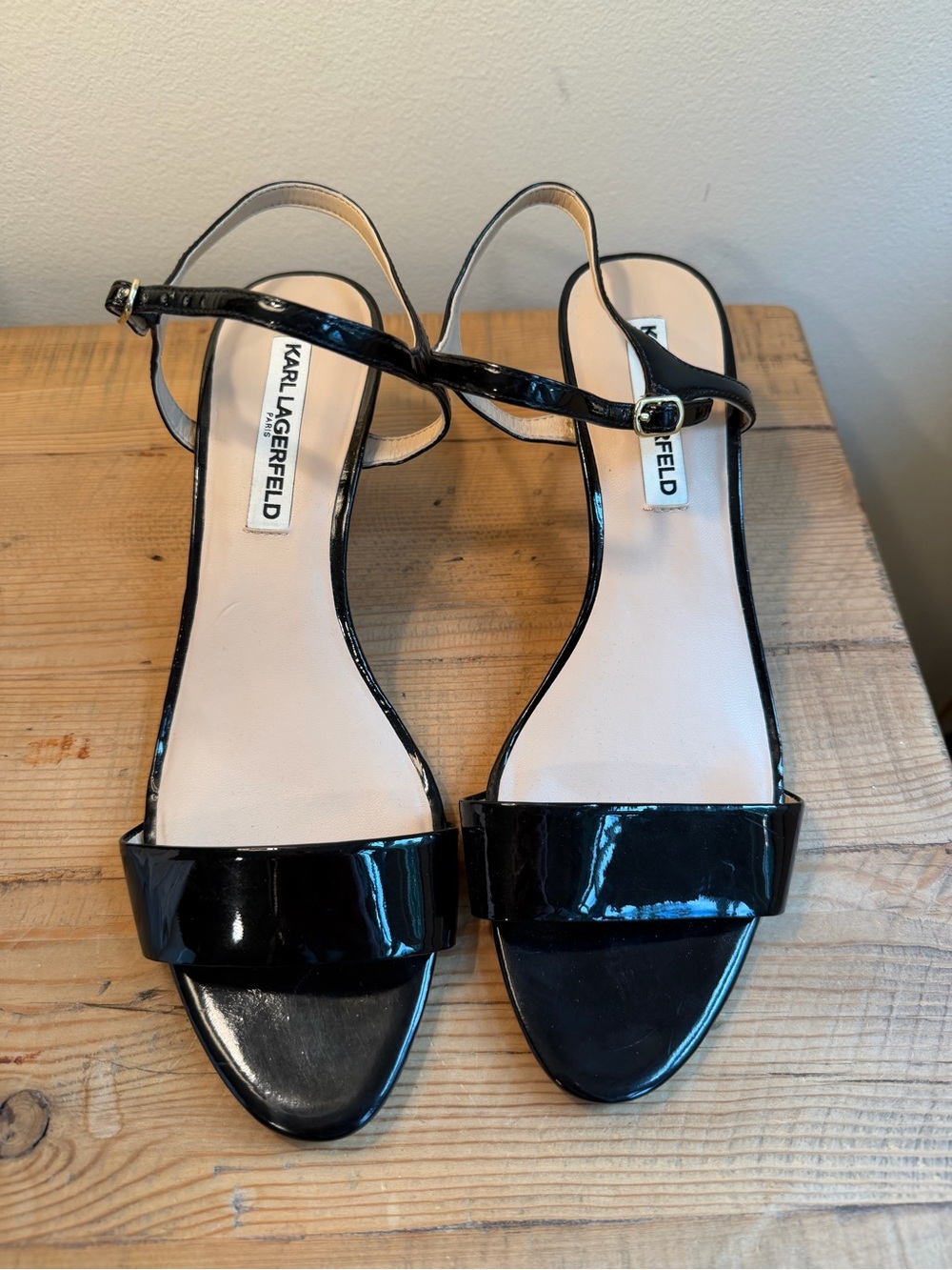 Karl Lagerfeld Paris Demas Black Patent Leather Kitten Heel Pumps – Size 10M/41B